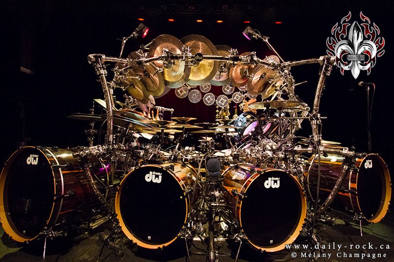 Terry Bozzio un des meilleurs batteurs du monde débarque en ville.